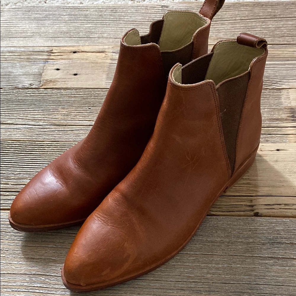 Nisolo Eva Everyday Chelsea Boots. 7.5. Auburn.